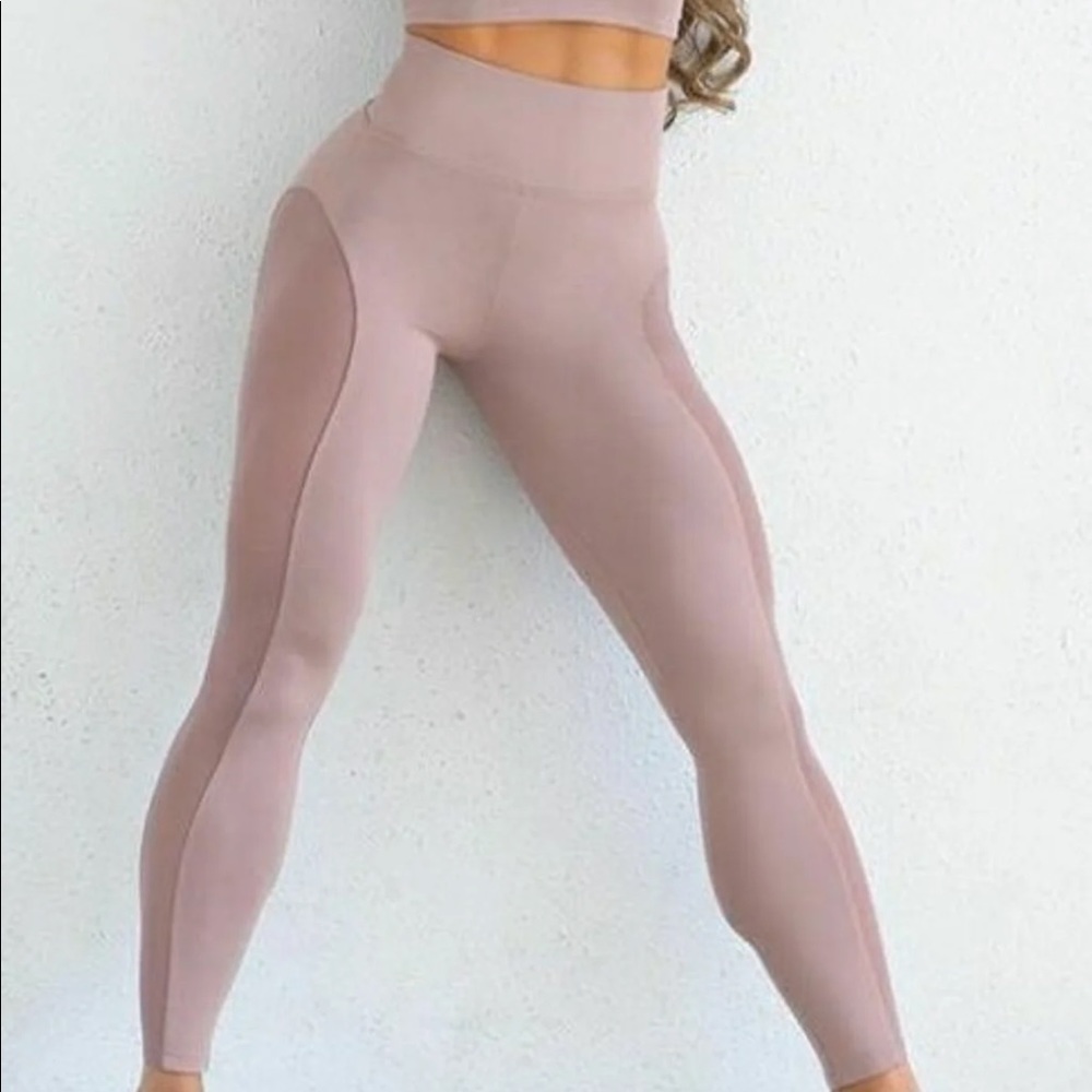 Bombshell sportswear 
Leggings